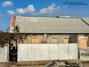 У Запоріжжі відновлюють приватні будинки, пошкоджені ворожими атаками